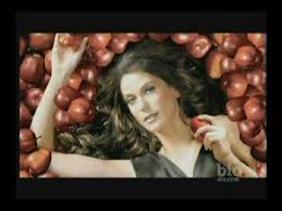 The success of this series spawned a saturday morning cartoon series (tales from the cryptkeeper), a short lived saturday morning gameshow on cbs (secrets of the cryptkeeper's haunted house) and lots of merchandise. Tales From The Crypt Clip 1 With Teri Hatcher Youtube