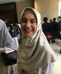 Banyak netizen berspekulasi bahwa irish bella telah mengenakan hijab. Memesona Alami Ini 10 Potret Irish Bella Saat Kenakan Hijab