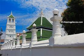 Masjid kampung kling dibina pada tahun 1748 dan gaya rekabentuknya tidak jauh berbeza dengan reka bentuk kampung hulu, iaitu bumbung berlapis tapak masjid ini dikatakan dibina tempat para pedagang india muslim singgah dan menunai solat sejurus tiba di melaka pada zaman dahulu ( lebih. Top Reasons To Visit Melaka Malaysia