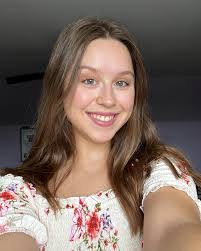 Alyssa Leigh's Instagram, Twitter & Facebook