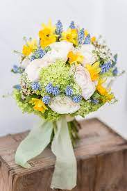 Das bouquet ist ein sehr wichtiges detail, das den look jeder braut abrundet. Blume Des Monats April Die Ranunkel Tulpen Hochzeit Hochzeit Strauss Brautstrauss