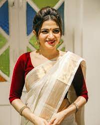 I have seen her in lungi numerous time. What Colour Of A Blouse Matches The Kerala Set Saree Quora