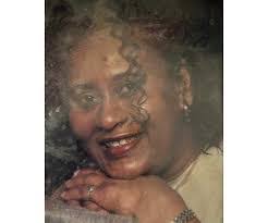 Lynette Carr's Instagram, Twitter & Facebook