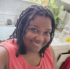 What is it with older black people and their vendetta against cats?!😂