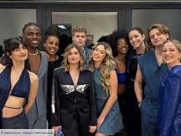 Il a débarqué sur scène” : Surprise, un candidat de la Star Academy rejoint  les élèves durant la tournée !