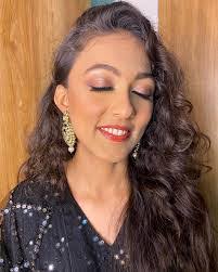 Shivani Parikh's Instagram, Twitter & Facebook