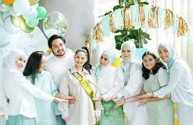 Perkhabaran itu didedahkan beliau menerusi akaun instagram peribadinya. Besarnya Jiwa Dan Kasih Sayang Kamu Tokti Dan Tengku Zawyah Salute Netizen Oren Laici