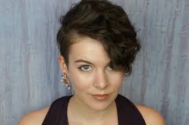 Here are 20 of your favorite celebrities effectively proving otherwise. 4 Short Hairstyles For Prom That Prove Pixie Cuts Can Be Extremely Glam