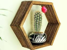 Descubre lo que nadia paulina (diapaulin) encontró en pinterest, la colección de ideas más grande del mundo. Usando Simples Palitos De Helado O De Madera Podras Crear Unas Bellas Repisas Para Tu Pared Aunque Craft Stick Crafts Popsicle Stick Crafts Paint Stick Crafts