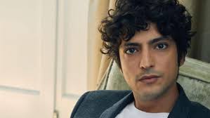 ''hırslı biri değilim ve bu bana çok iyi geliyor''. Taner Olmez Doctor Ali Vefa Of Mucize Doktor Miracle Doctor Turkish Tv Series Celebrities