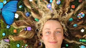 ARTISANE] Judith St-Jean de Blao est aussi lumineuse que ses créations qui  nous captivent par des phénomènes physiques aux multiples effets. Les  couleurs chatoyantes obtenues sont le résultat du type d'oxyde utilisé