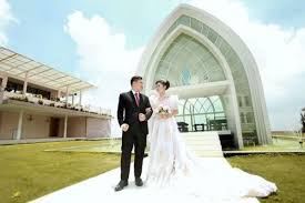 Banyak sekali spot foto untuk prewedding , di pendopo, kolam, gerbang istana. 7 Tempat Favorit Foto Pre Wedding Di Semarang Sekaligus Berwisata