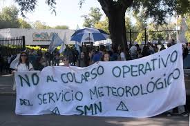 El gobierno de Milei profundiza el desguace del Estado con 140 despidos en  el Servicio Meteorológico Nacional. No es "ahorro", es un ataque directo a  un organismo científico estratégico y a los