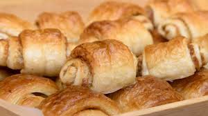 Spolverizzate sulla i formaggi grattugiati e poco origano. Rotolini Di Pasta Sfoglia Con Prosciutto E Formaggio Appetitosi E Semplici