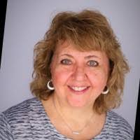 Lisa Hallman's Instagram, Twitter & Facebook