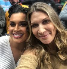 Kristen Hewitt's Instagram, Twitter & Facebook