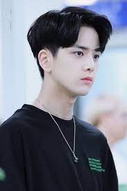 Info gaya rambut pria dan wanita, rambut panjang, rambut pendek, cat rambut, warna rambut, catok rambut, tips rambut, etc. Potongan Rambut Pria Korea Cara Golden