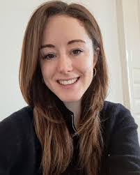 Claudia Hodgson's Instagram, Twitter & Facebook