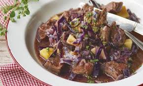 Goulash De Boeuf Au Chou Rouge Rezept Swissmilk Rezept Gulasch Rindsgulasch Portionen