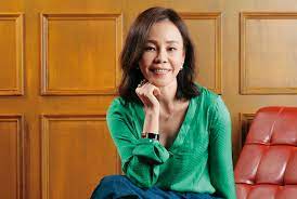 彭佳慧（英語： julia peng ，1972年4月20日 － ），台灣屏東六堆之客家人，台灣 女歌手、作曲人及舞台劇演員。 其表哥黃中原為台灣著名音樂人兼創作歌手。 其妹彭佳霓為台灣客家電視台《客家新樂園 hot music》主持人，與音樂人謝宇威搭擋主持。 彭佳慧1996年以專輯《說真心話》正式出道，低音渾厚. å½­ä½³æ…§ ç®¡ä»–æ„›ä¸æ„›æˆ' æˆ'éƒ½æ„›è‡ªå·± å¤©ä¸‹é›œèªŒ