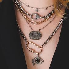 A Perfect Mix Of Metals This Rose Gold Carabiner Lock Necklace Is A Simple Chic Look Wh Minimalist Necklace Silver Mens Silver Necklace Simple Silver Jewelry