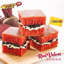 Martabak ini terinspirasi dari red velvet cake yang juga booming saat itu. Martabak Red Velvet Kekinian Yang Empuk Bisa Dibeli Di Sini