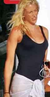 Poi il premier uscente si è allontanato mano nella mano con la compagna olivia e non ha rilasciato dichiarazioni. Tanto Ravanare Nella Borsetta Della Paladino Per Nulla Svestiti I Panni Da Virologi Sul Web Cronache