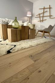 Joli Parquet En Chene Massif Mix De Trois Largeurs Differentes Origine France Garantie Pefc Et A Prix Direct Deco Salle A Manger Idee Deco Salon Deco Salon