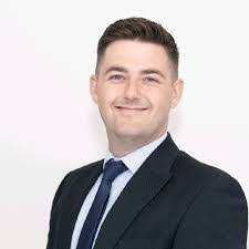 Elliot Gibson's Instagram, Twitter & Facebook