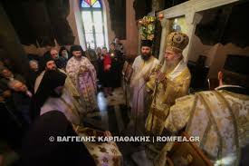 Οι δράστες επιχείρησαν να βάλουν φωτιά στο λάστιχο παροχέτευσης υγραερίου, αλλά δεν το κατάφεραν. Xeiro8esia Arximandrith Sthn Panhgyrizoysa I M Aswmatwn Petrakh