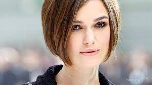 Wanita yang memiliki rambut panjang, tak heran ketika memotong rambut akan disodorkan berbagai macam variasi model. Tips Memilih Potongan Rambut Pendek Sesuai Bentuk Wajah