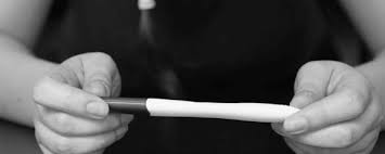 ⬇ descargar imágenes de prueba de embarazo positiva, fotos de prueba de embarazo positiva sin royalties busca imágenes premium de alta calidad en depositphotos precios accesibles A Que Se Debe Un Falso Positivo En Pruebas De Embarazo