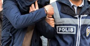 Antalya'nın manavgat ilçesinde şüphe üzerine durdurulan bir araçta uyuşturucu madde ile ruhsatsız pompalı av tüfeği ile tüfeğe ait fişekler ele geçirildi. Manavgat Ta Uyusturucu Operasyonu