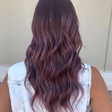 Di antara berbagai macam warna rambut, warna cokelat sedang menjadi tren. 10 Warna Rambut Yang Akan Tren Di Tahun 2021 Bukareview