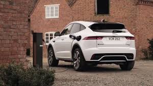 Az elmúlt három évben már visszavonultan, békésen él a hírhedt gengszter, charly mattei (jean reno). Luxury Saloons Performance Suvs Sports Cars Jaguar