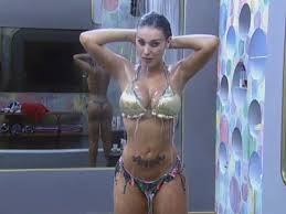 Uma de suas cirurgias plástica gerou uma infecção que quase a levou à morte. Apos Passar Por Nova Cirurgia Nas Pernas Andressa Urach Esta Na Uti Em Estado Grave Entretenimento R7 Famosos E Tv