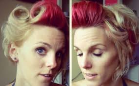 Rockabilly For Short Hair 2 Victory Rolls And Curls In Short Hair So Fun And Wild I Absolutely Love T Short Hair Tutorial Vintage Short Hair Roll Hairstyle