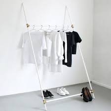 Rangements Diy 14 Idees Pour Fabriquer Un Portant A Vetements Diy Rangement Penderie Idee Dressing
