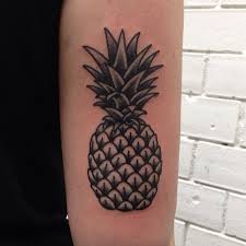 Hawaiananas Tattoo Ideen Zu Gunsten Von Diejenigen Die Exotische Und Schmackhafte Fruchte Lieben Hennatattoo Ros Pineapple Tattoo Pinapple Tattoos Tattoos
