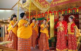 Maybe you would like to learn more about one of these? Pakaian Adat Sulawesi Selatan Nama Gambar Dan Keterangannya Adat Tradisional