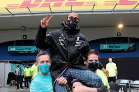 Lewis hamilton hits out at sky sports pundit paul di resta over 'myth' surrounding mercedes chassis lewis hamilton qualified second for the french gp behind max verstappen hamilton and valtteri bottas swapped the frames of their car for the weekend Formel 1 Lewis Hamilton Enthullt So Kam Es Zum Mercedes Deal