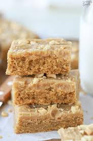 Soft And Chewy Peanut Butter Bars Topped With Peanut Butter Icing An Addicting Sweet Peanut Butter Bars Recipe Peanut Butter Cookie Bars Peanut Butter Recipes