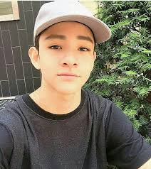 Kim samuel (김사무엘) is a korean solo singer that is currently promoting as an independent artist. Kim Samuel Seventeen Espanol Amino
