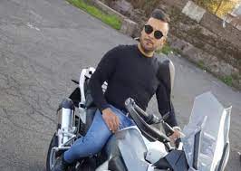 E' un rivenditore di auto di san giovanni la punta, antonino sciuto, 38 anni, l'ex fidanzato di vanessa zappalà, ricercato per l'omicidio della 26enne commesso la notte scorsa nel lungomare di acitrezza. Gb1zcg3aq D Qm