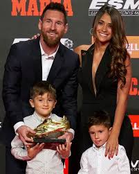 Mama de ❤️thiago mateo y ciro❤️ no tengo twitter. Lionel Messi S Stunning Wife Antonella Roccuzzo Shows Support As He Wins Sixth Golden Boot Celebrity News Showbiz Tv Express Co Uk
