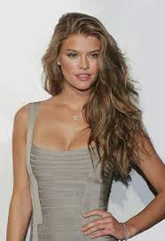 Moi j'avais fais ça aussi, suite à une couleur blond foncé je m'étais retrouvée chatain roux très foncé, du coup j'ai fais un balayage et apres des. Resultat De Recherche D Images Pour Blond Fonce Dark Blonde Hair Long Hair Styles Dark Blonde Hair Color