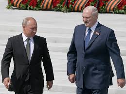 И путин был вынужден это терпеть. Putin Pozdravil Lukashenko S Pobedoj Na Vyborah Politika Rossiya Lenta Ru