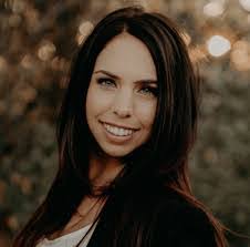 Tara Steiner's Instagram, Twitter & Facebook