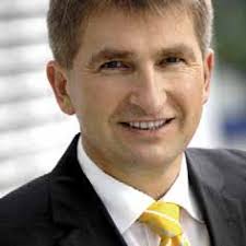 Enten mit gebrochenem Flügel +++ +++ „Die tollsten Typen sind im  Ruhrgebiet!“ +++ +++ Sparkasse fördert Ingenieure +++