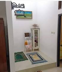 Selain memberikan nuansa alam yang nyaman, motif kayu dapat menciptakan kamar tidur. Muslim Prayer Room